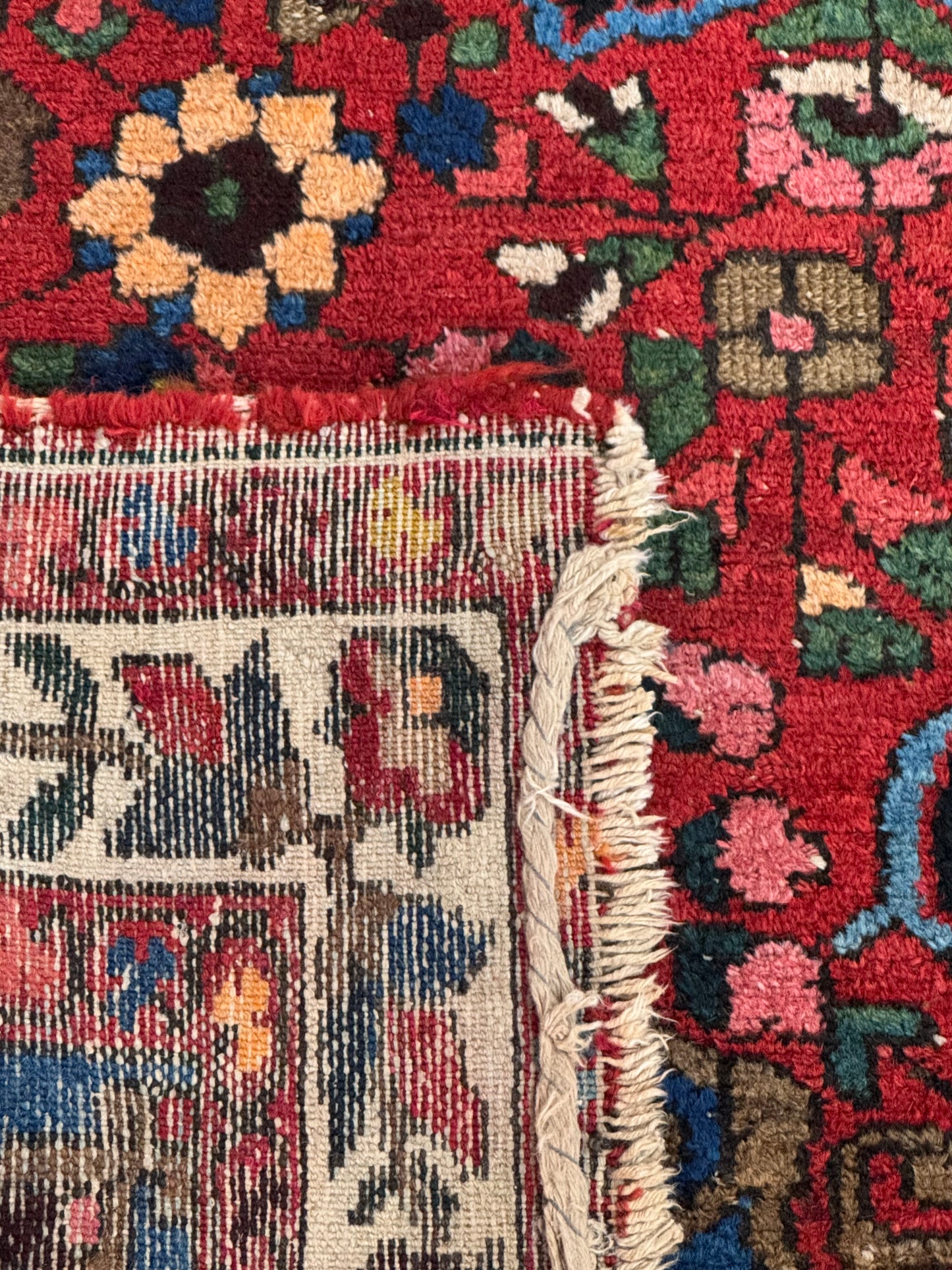 Handmade Persian Bakhtiar Rug 210 x 142 cm | 6.9 x 4.7 ft