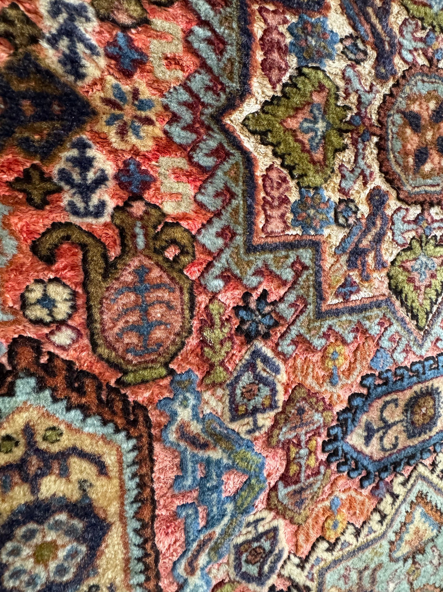 Handmade Persian Tabriz Rug 147 x 100 cm | 4.82 x 3.28 ft