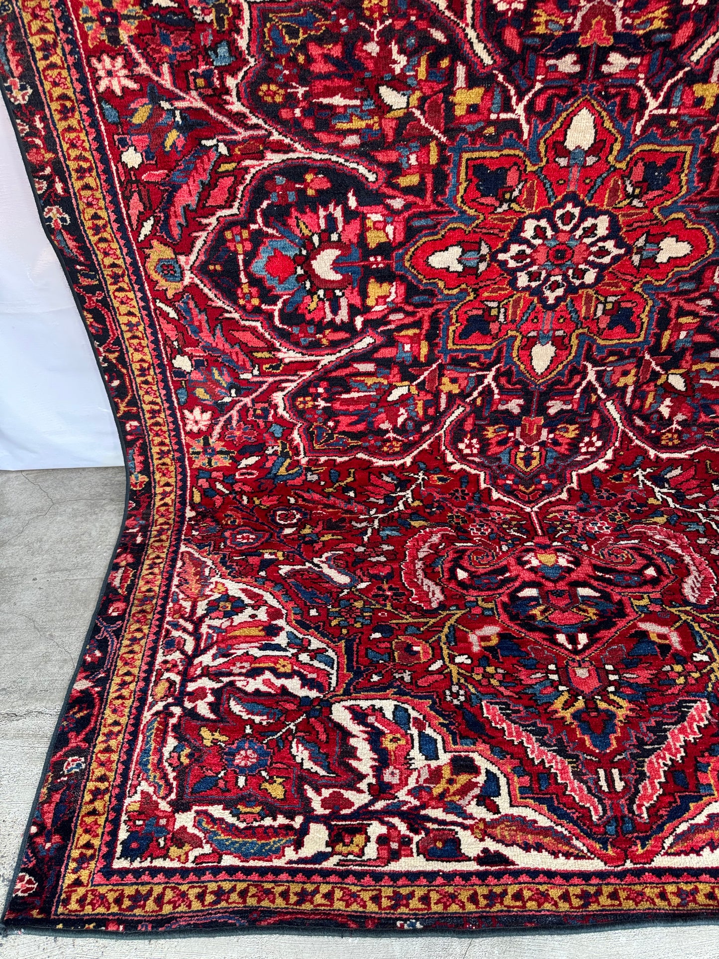 Handmade Persian Heriz Rug 310 x 210 cm | 10.17 x 6.89 ft
