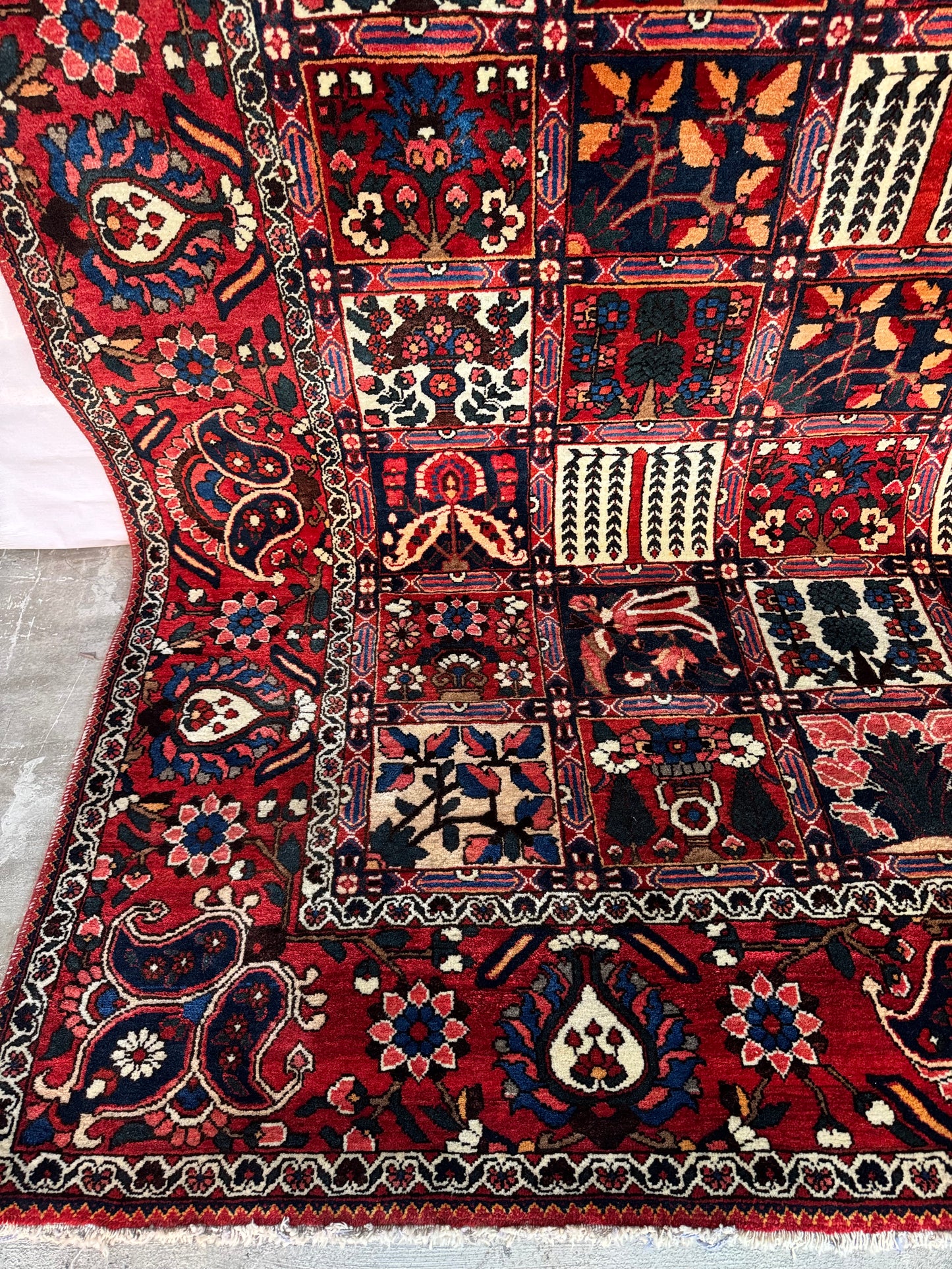 Handmade Persian Bakhtiar 300 x 230 cm | 9.84 x 7.55 ft