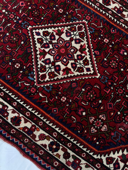 Handmade Persian Hosseinabad Rug 153 x 102 cm | 5 x 3.4 ft