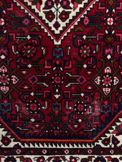 Handmade Persian Hosseinabad Rug 153 x 102 cm | 5 x 3.4 ft
