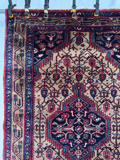 Handmade Persian Hosseinabad Rug 160 x 105 cm | 5.25 x 3.44 ft
