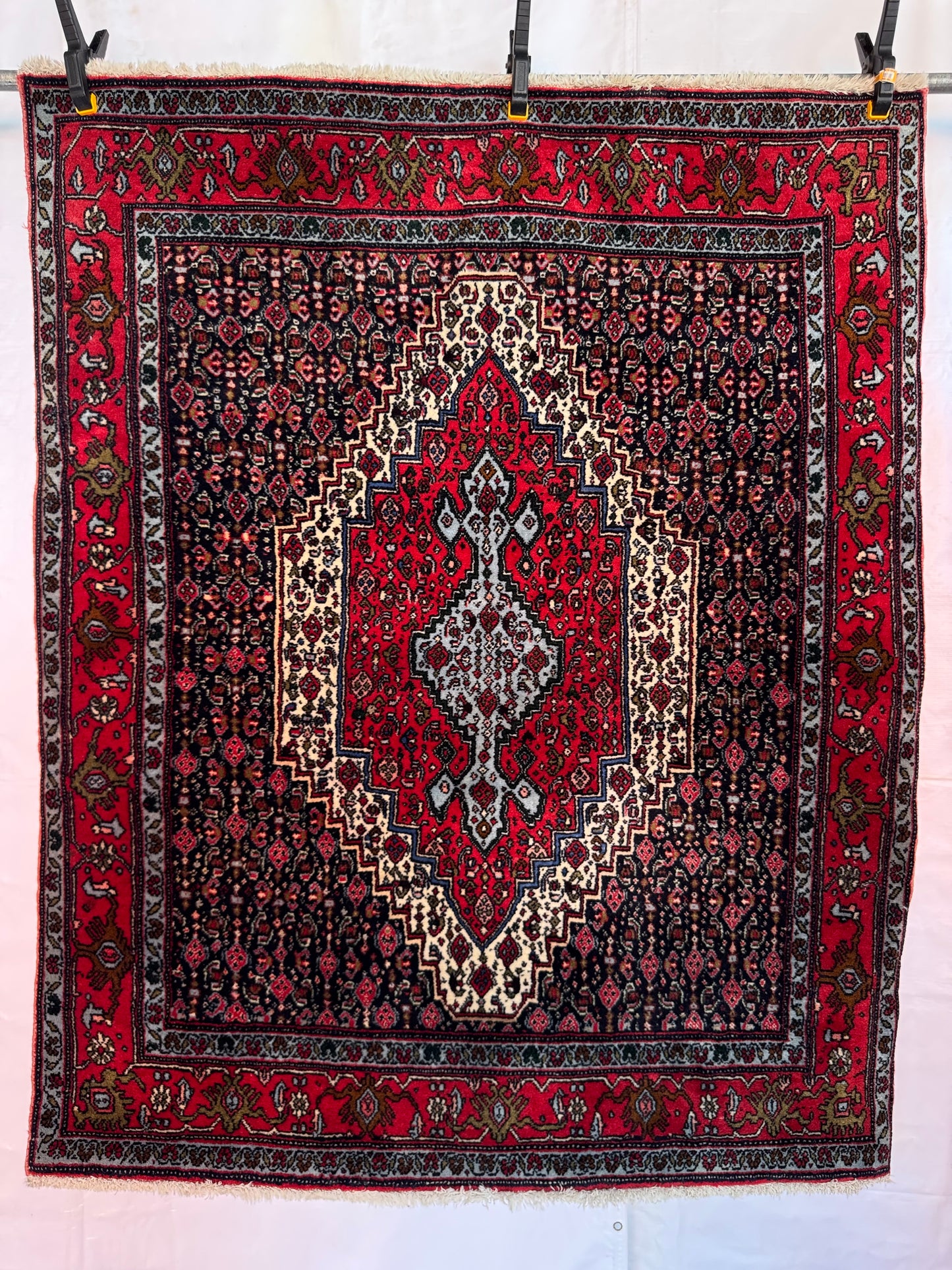 Handmade Persian Senneh Rug
155 x 125 cm | 5.1 x 4.1 ft