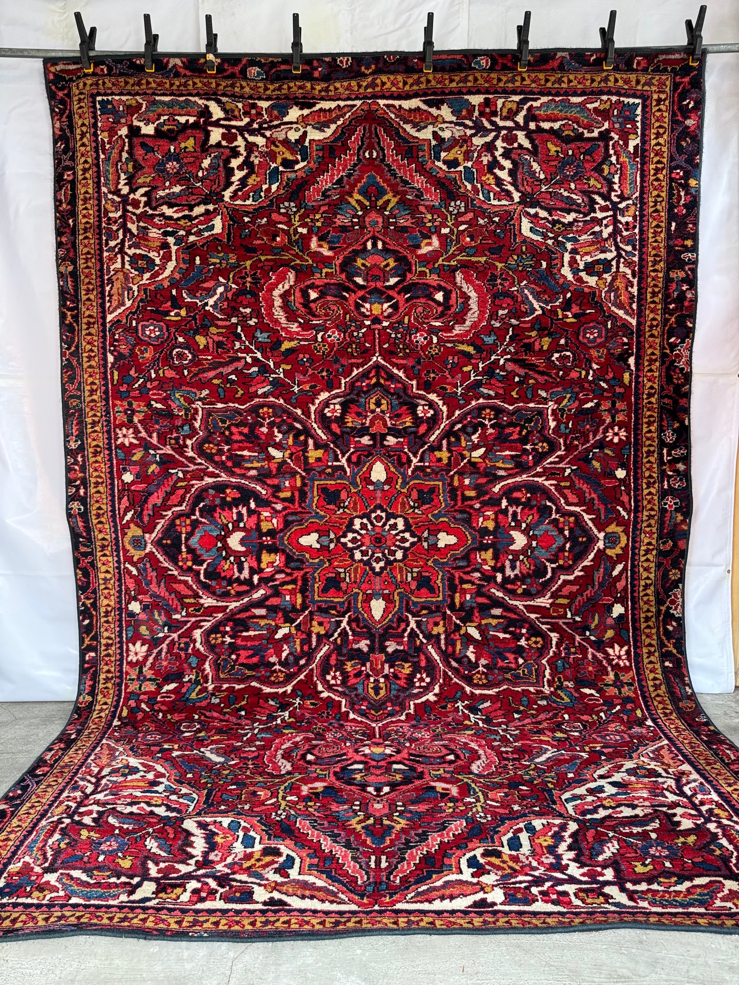 Handmade Persian Heriz Rug 310 x 210 cm | 10.17 x 6.89 ft