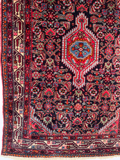 Handmade Persian Tuyserkan Rug 160 x 110cm | 5.25 x 3.61 ft