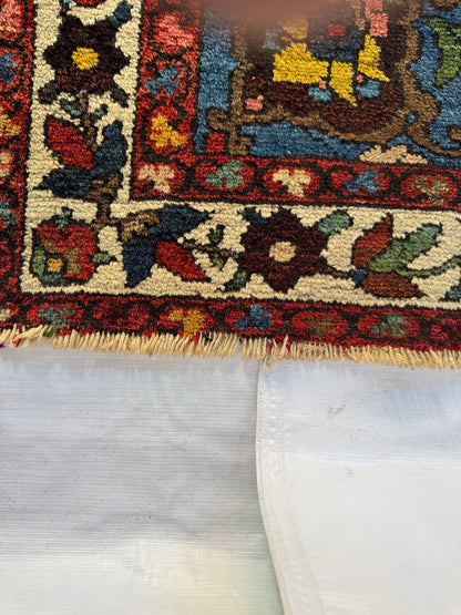 Handmade Persian Bakhtiar Rug 210 x 142 cm | 6.9 x 4.7 ft