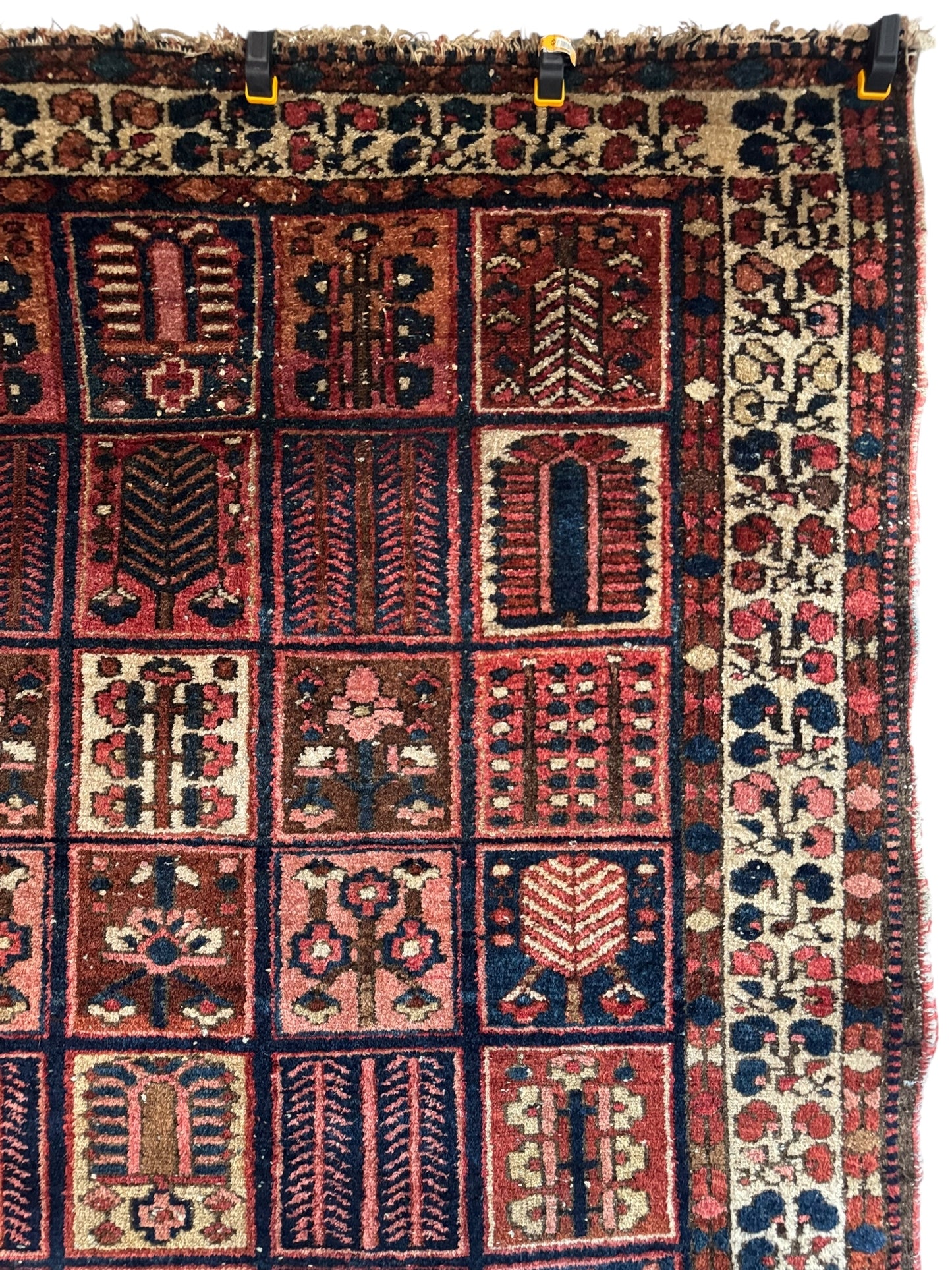 Handmade Persian Bakhtiar 197 x 136cm | 6.46 x 4.46 ft