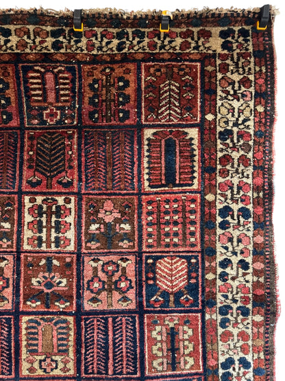 Handmade Persian Bakhtiar 197 x 136cm | 6.46 x 4.46 ft