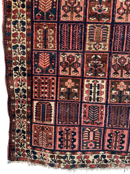 Handmade Persian Bakhtiar 197 x 136cm | 6.46 x 4.46 ft