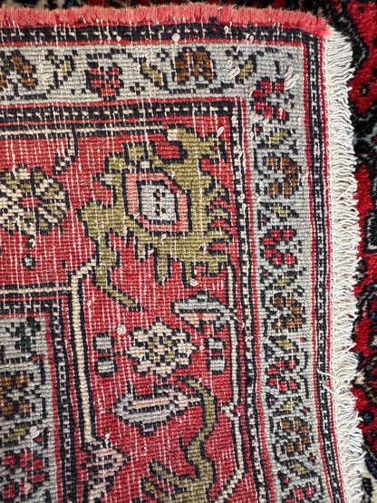 Handmade Persian Senneh Rug
155 x 125 cm | 5.1 x 4.1 ft