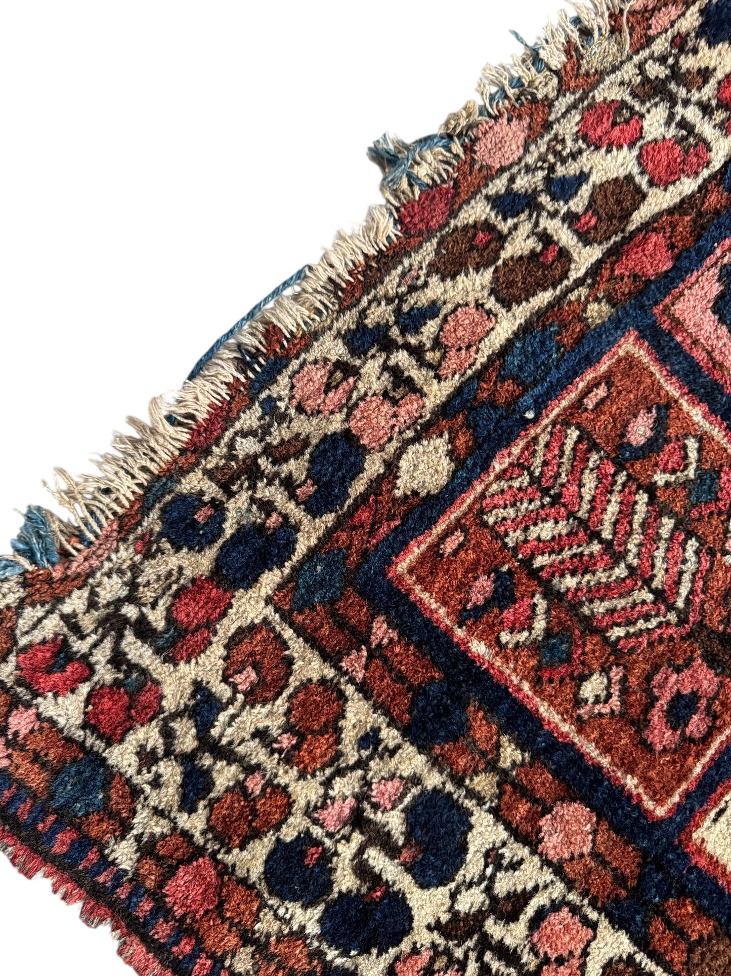 Handmade Persian Bakhtiar 197 x 136cm | 6.46 x 4.46 ft