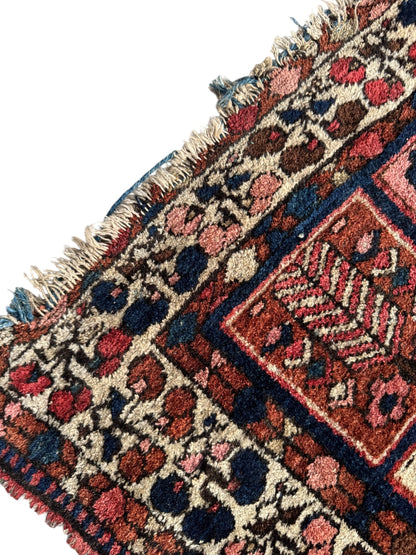 Handmade Persian Bakhtiar 197 x 136cm | 6.46 x 4.46 ft