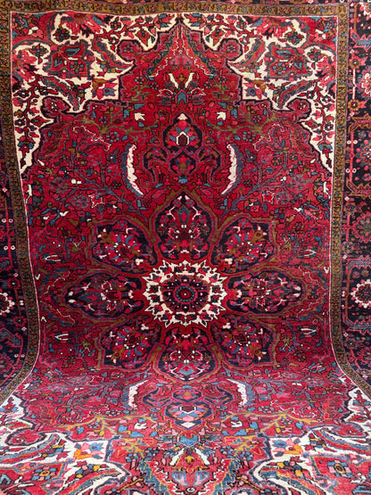 Handmade Persian Heriz Rug 350 x 240 cm | 11.5 x 7.9 ft