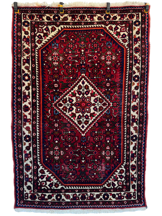 Handmade Persian Hosseinabad Rug 153 x 102 cm | 5 x 3.4 ft