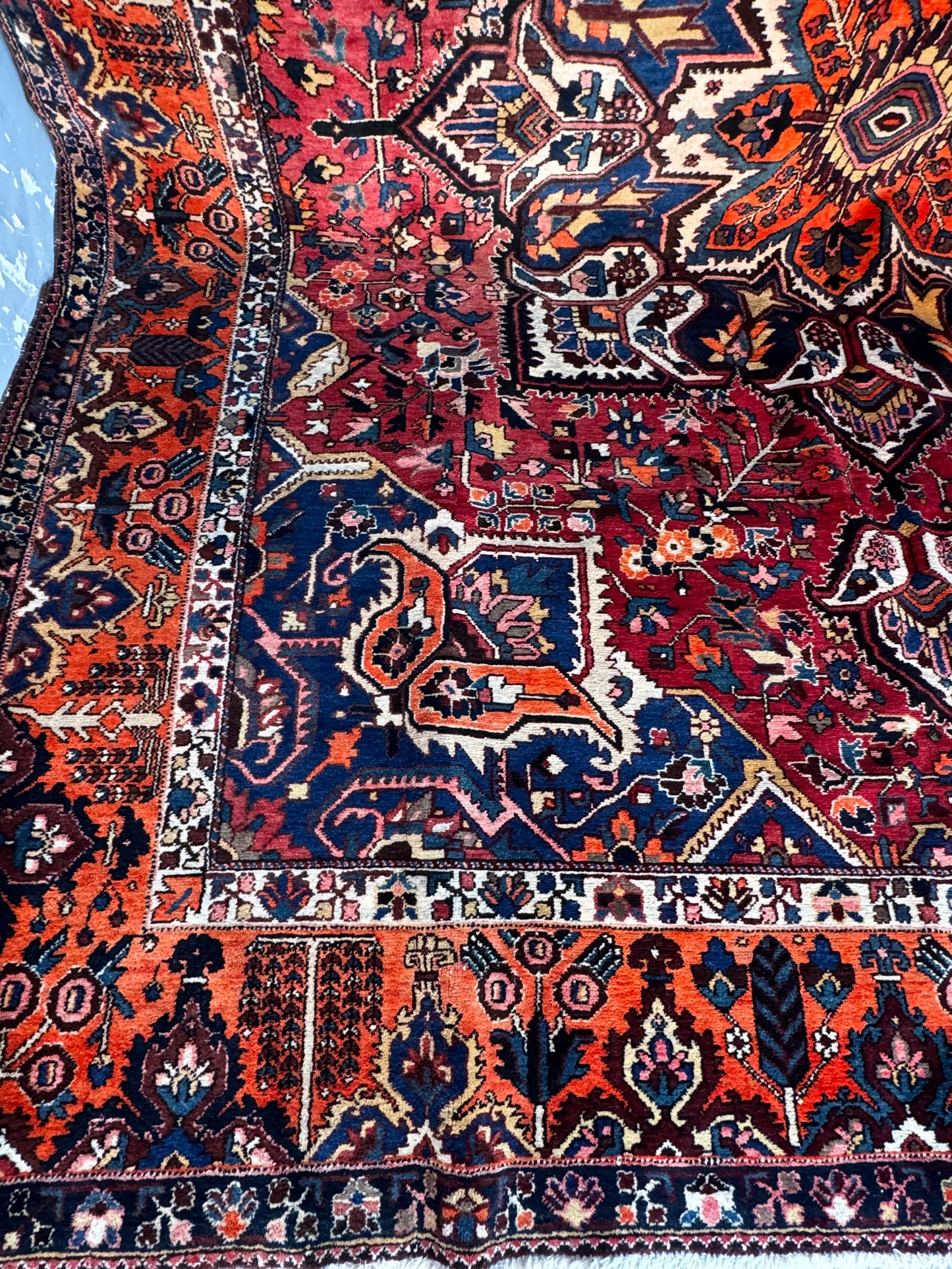 Handmade Persian Bakhtiar 390 x 315 cm | 12.8 x 10.33 ft