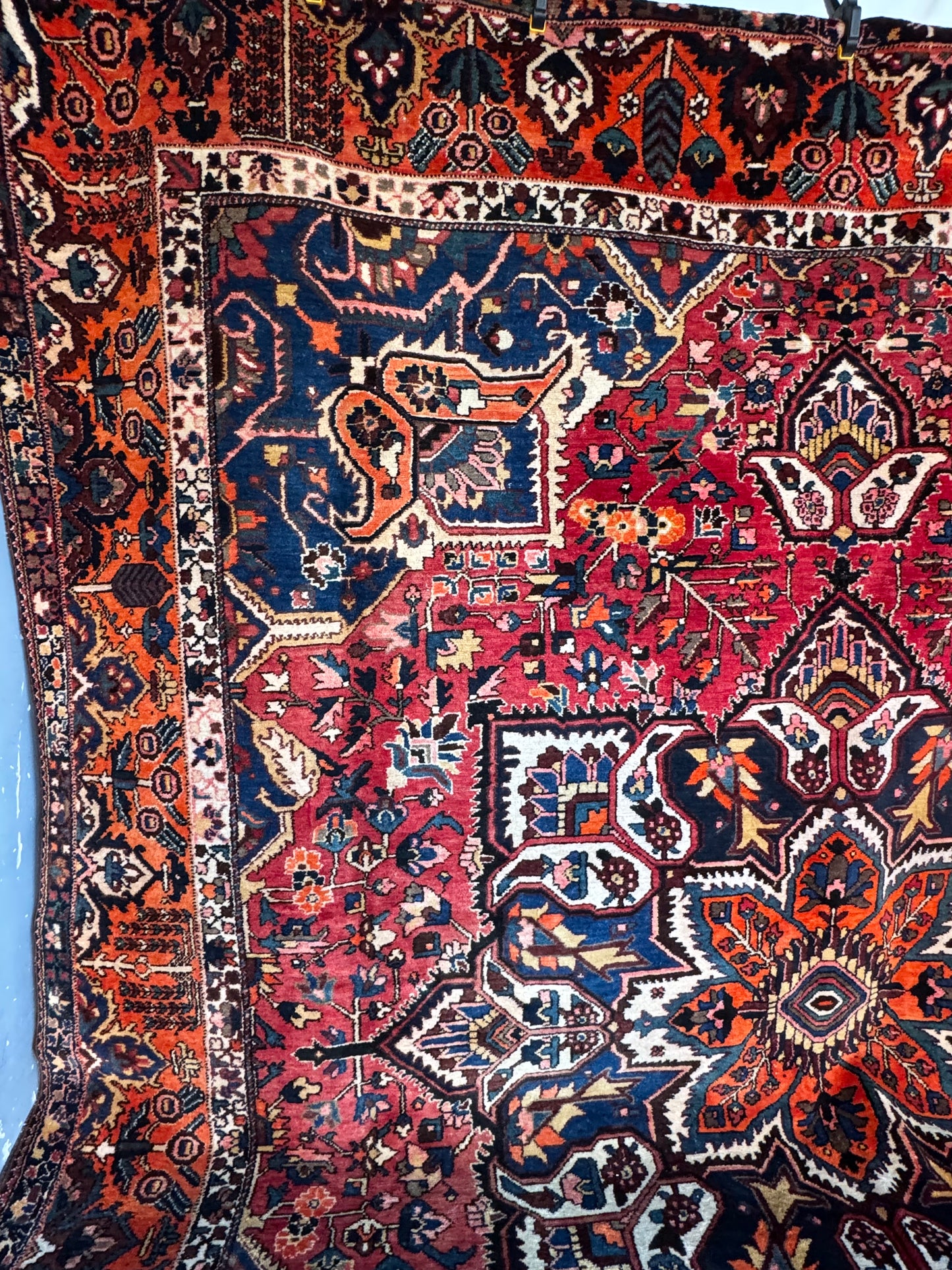 Handmade Persian Bakhtiar 390 x 315 cm | 12.8 x 10.33 ft