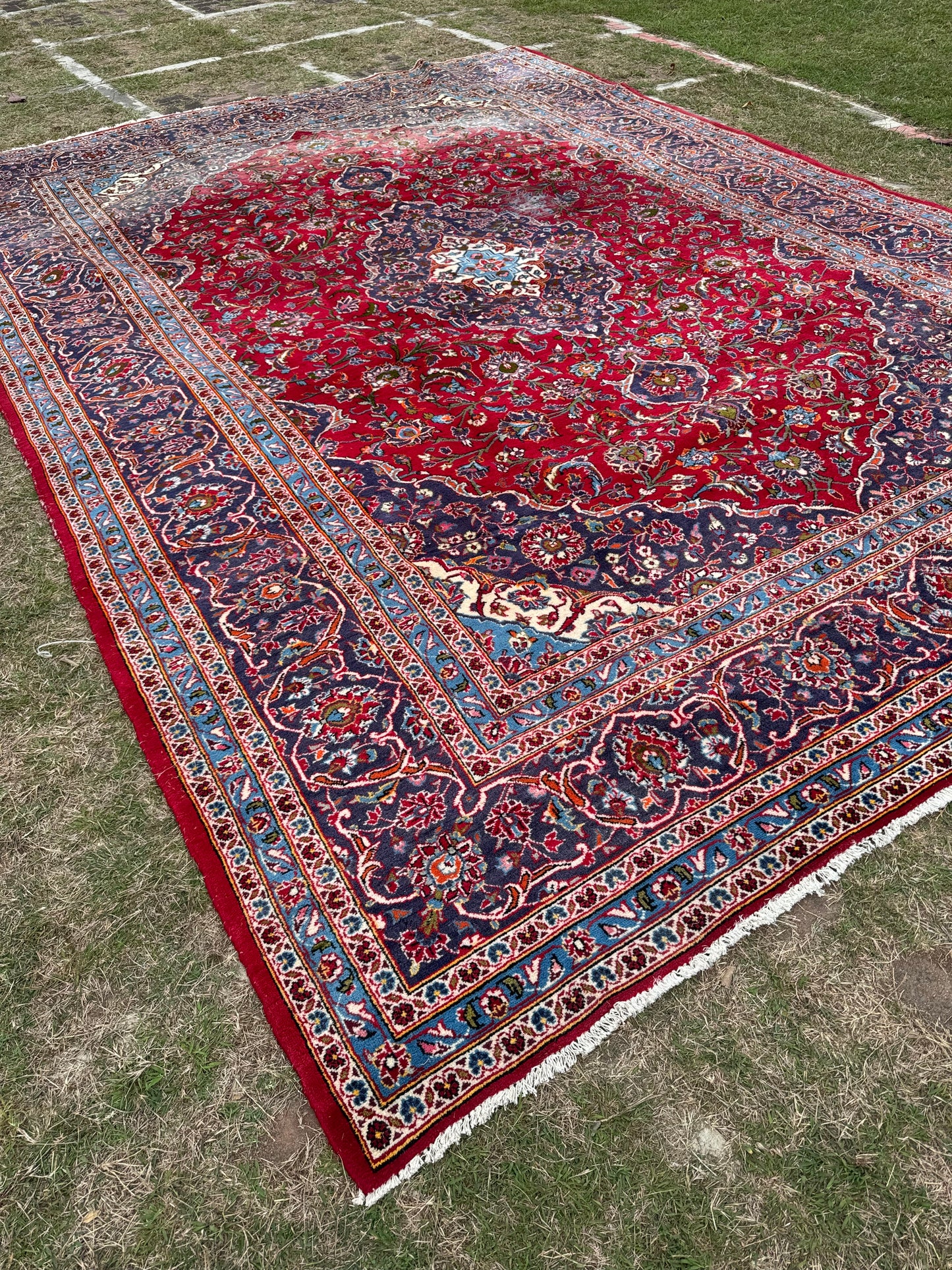 Handmade Persian Kashan Rug
415 x 295 cm | 13.6 x 9.7 ft