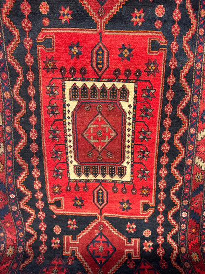 Handmade Persian Zanjan Rug
290 x 125 cm | 9.5 x 4.1 ft