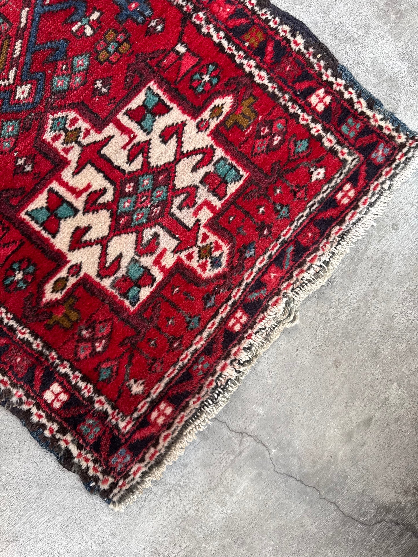 Handmade Persian Karaja Runner
270 x 98 cm | 8.37 x 2.17 ft