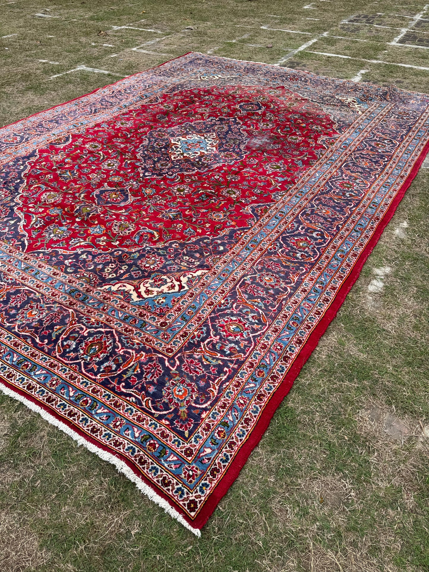 Handmade Persian Kashan Rug
415 x 295 cm | 13.6 x 9.7 ft