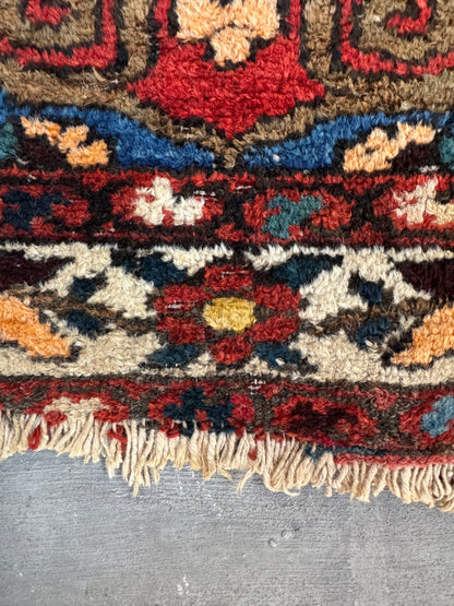 Handmade Persian Bakhtiar Rug 210 x 142 cm | 6.9 x 4.7 ft