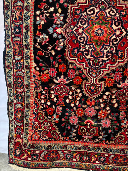 Handmade Persian Sarouk Rug 215 x 139 cm | 7.05 x 5 ft