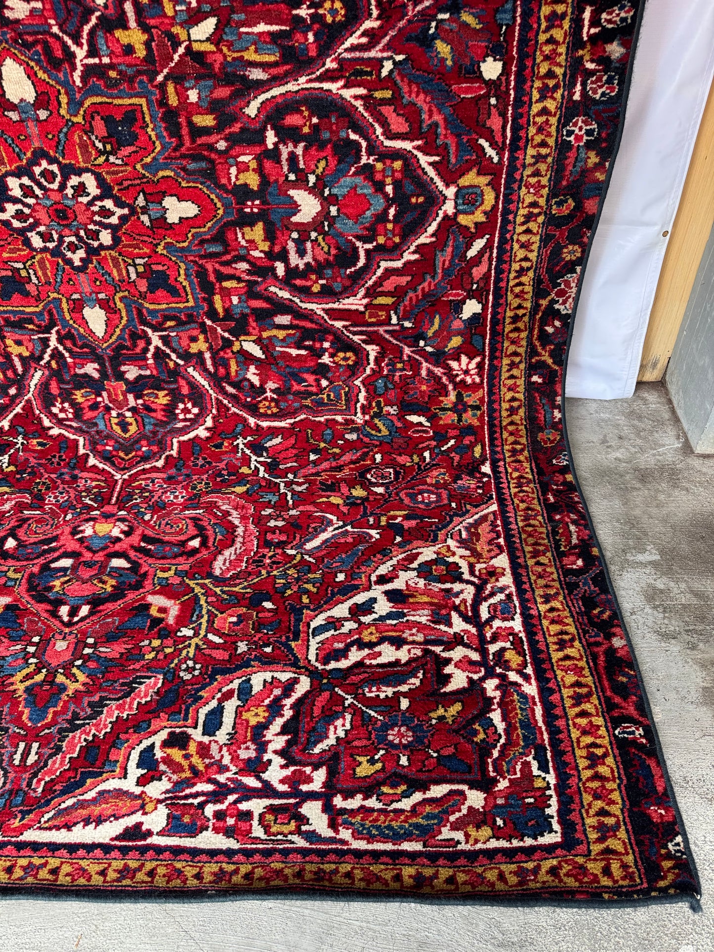 Handmade Persian Heriz Rug 310 x 210 cm | 10.17 x 6.89 ft