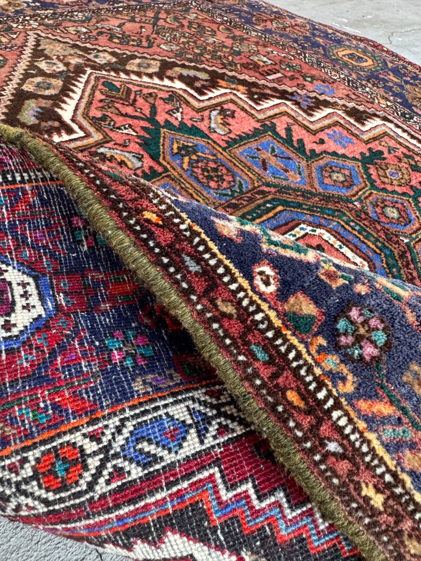 Handmade Persian Golthog 175 x 107 cm | 5.74 x 3.51 ft