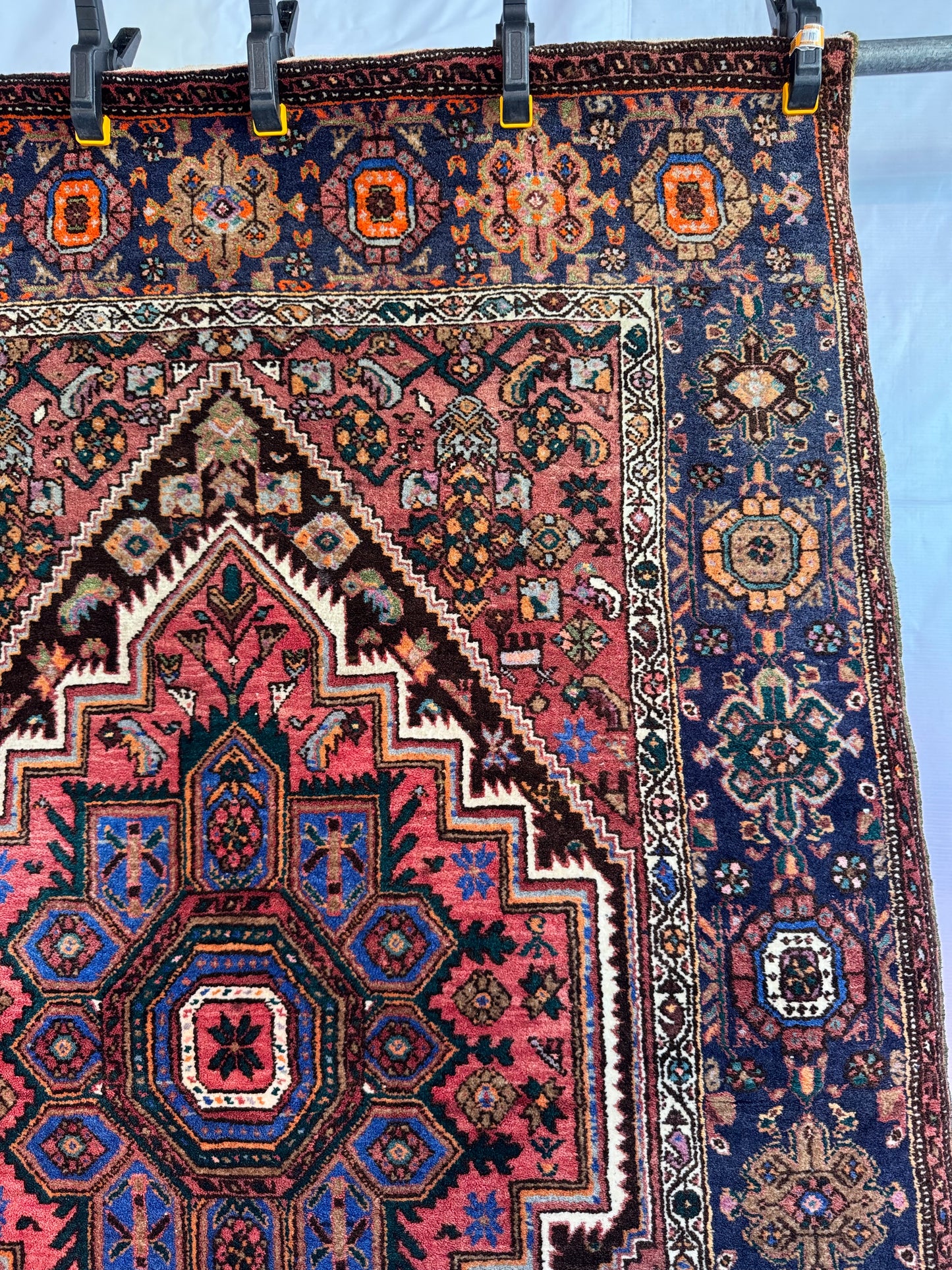 Handmade Persian Golthog 175 x 107 cm | 5.74 x 3.51 ft