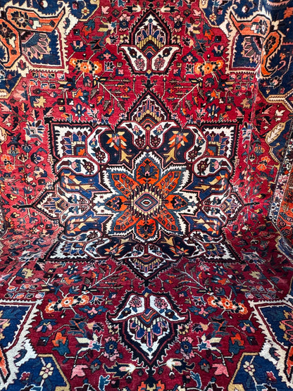Handmade Persian Bakhtiar 390 x 315 cm | 12.8 x 10.33 ft
