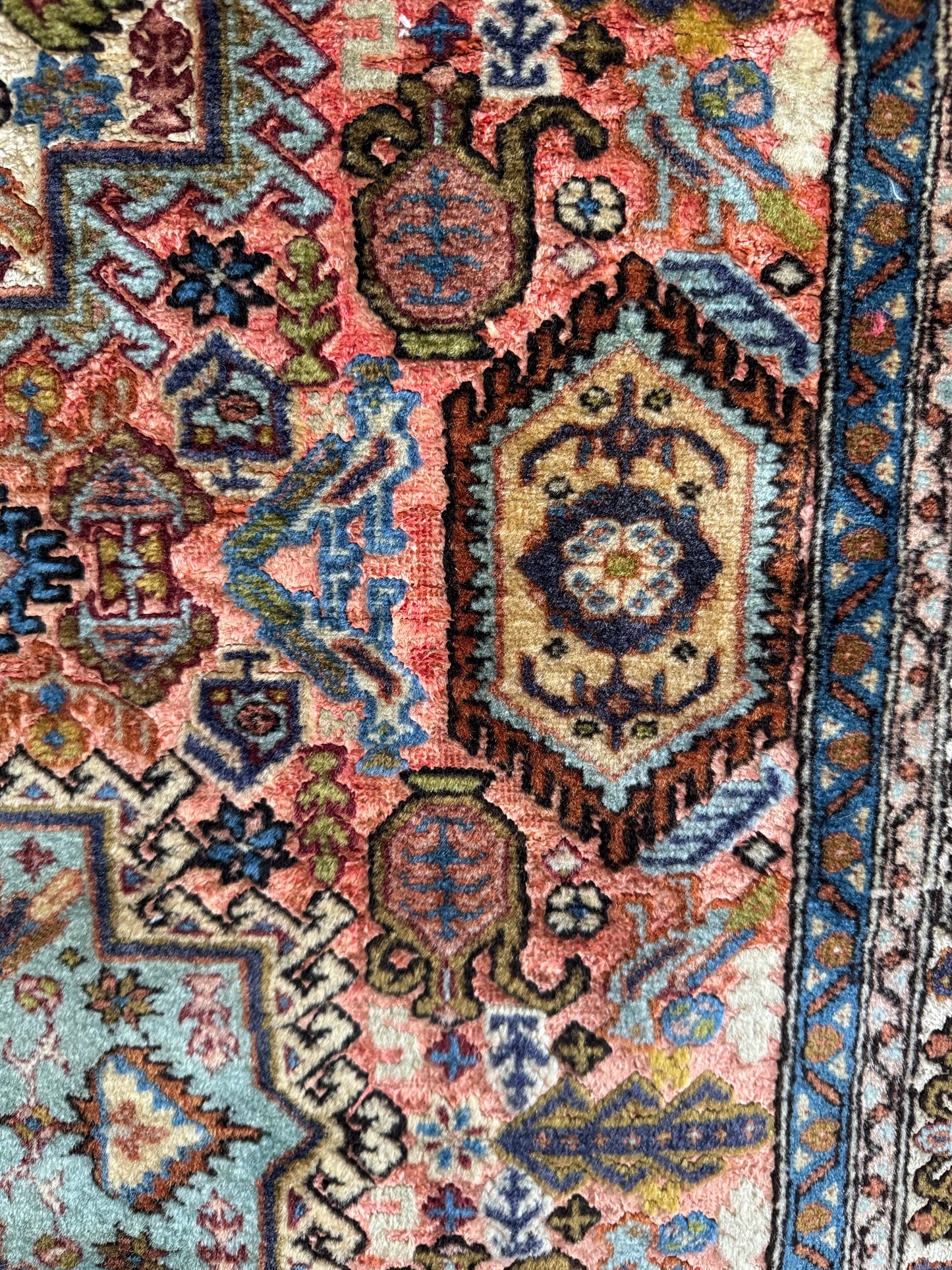 Handmade Persian Tabriz Rug 147 x 100 cm | 4.82 x 3.28 ft