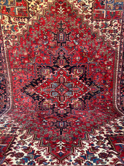 Handmade Persian Heriz 350 x 262 cm | 11.5 x 8.6 ft