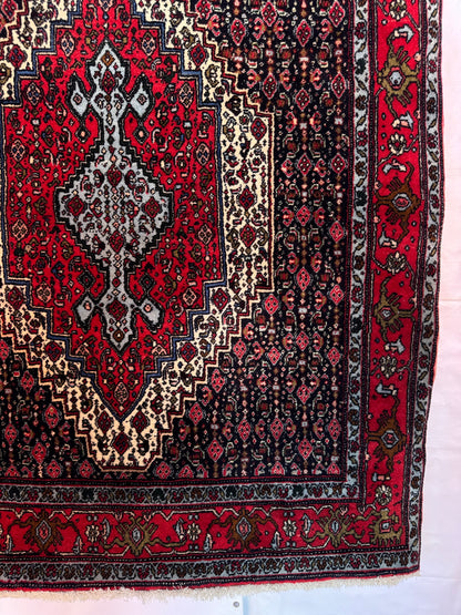 Handmade Persian Senneh Rug
155 x 125 cm | 5.1 x 4.1 ft