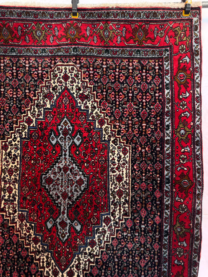 Handmade Persian Senneh Rug
155 x 125 cm | 5.1 x 4.1 ft