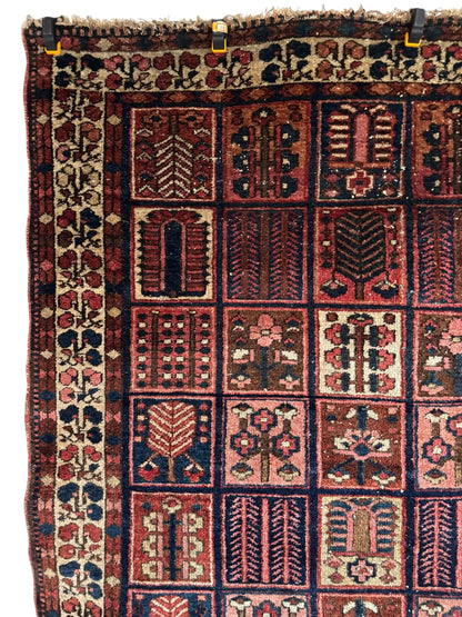 Handmade Persian Bakhtiar 197 x 136cm | 6.46 x 4.46 ft