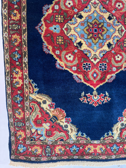 Handmade Romainian Rug 157 x 102 cm | 5.15 x 3.35 ft