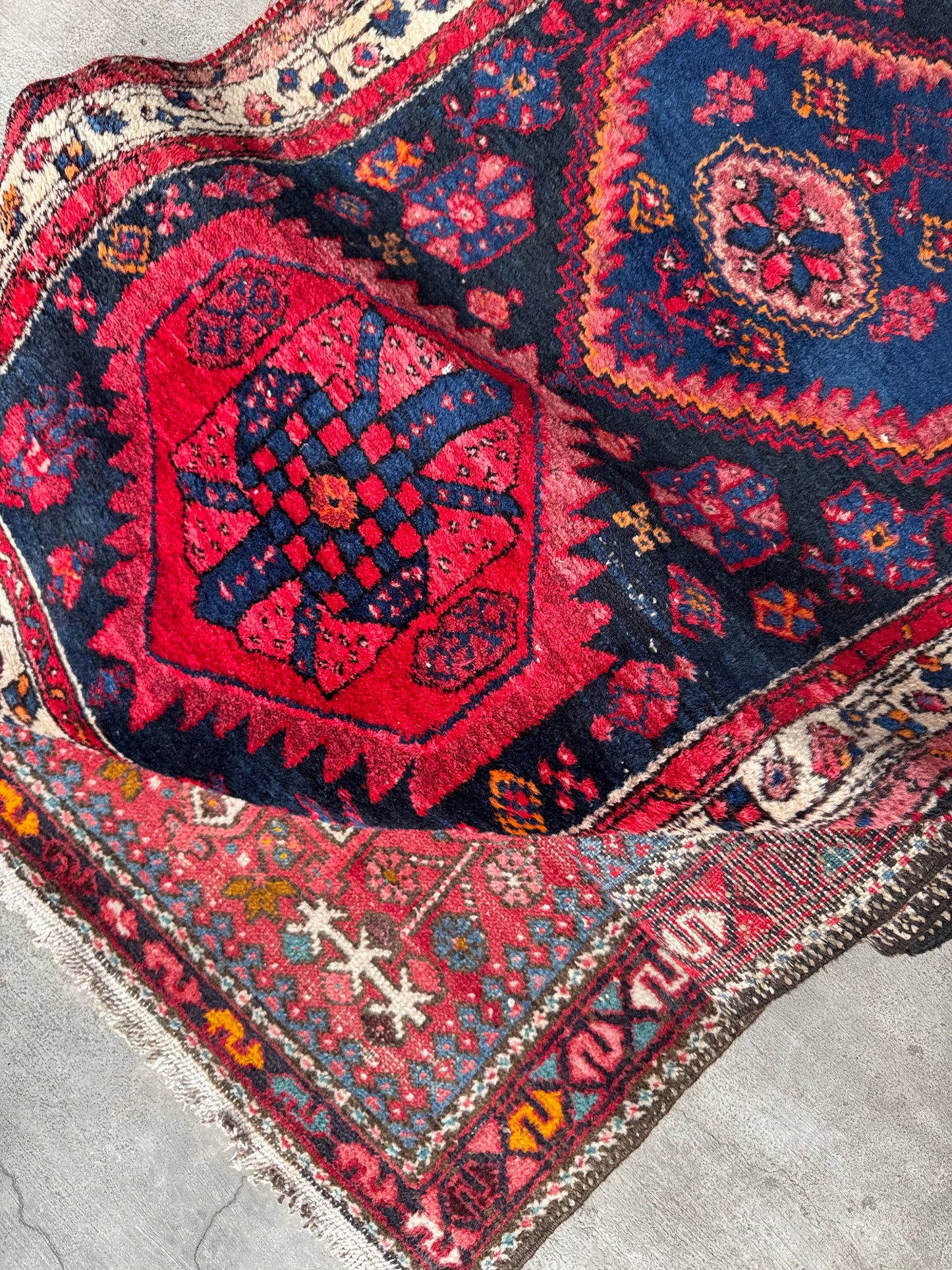 Handmade Persian Karaja Runner
270 x 98 cm | 8.9 x 3.2 ft