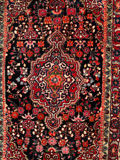 Handmade Persian Sarouk Rug 215 x 139 cm | 7.05 x 5 ft