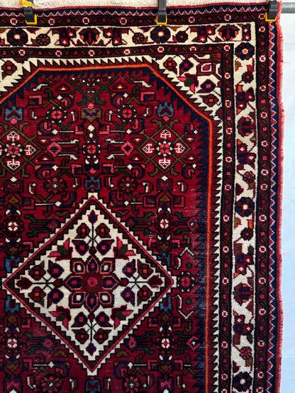 Handmade Persian Hosseinabad Rug 153 x 102 cm | 5 x 3.4 ft