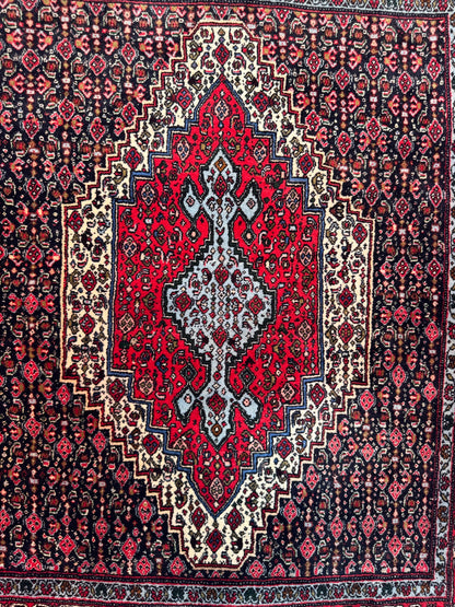 Handmade Persian Senneh Rug
155 x 125 cm | 5.1 x 4.1 ft