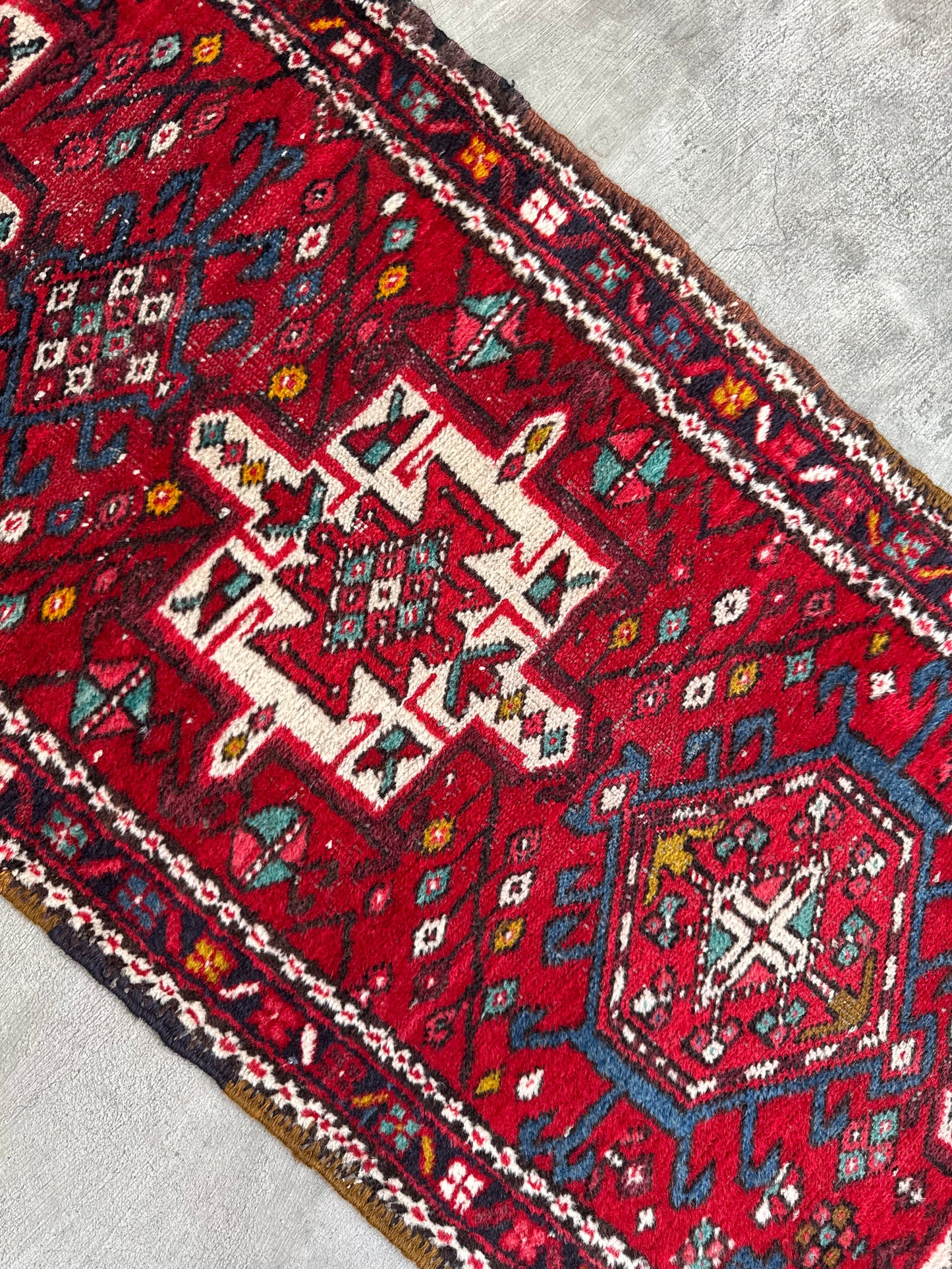 Handmade Persian Karaja Runner
270 x 98 cm | 8.37 x 2.17 ft