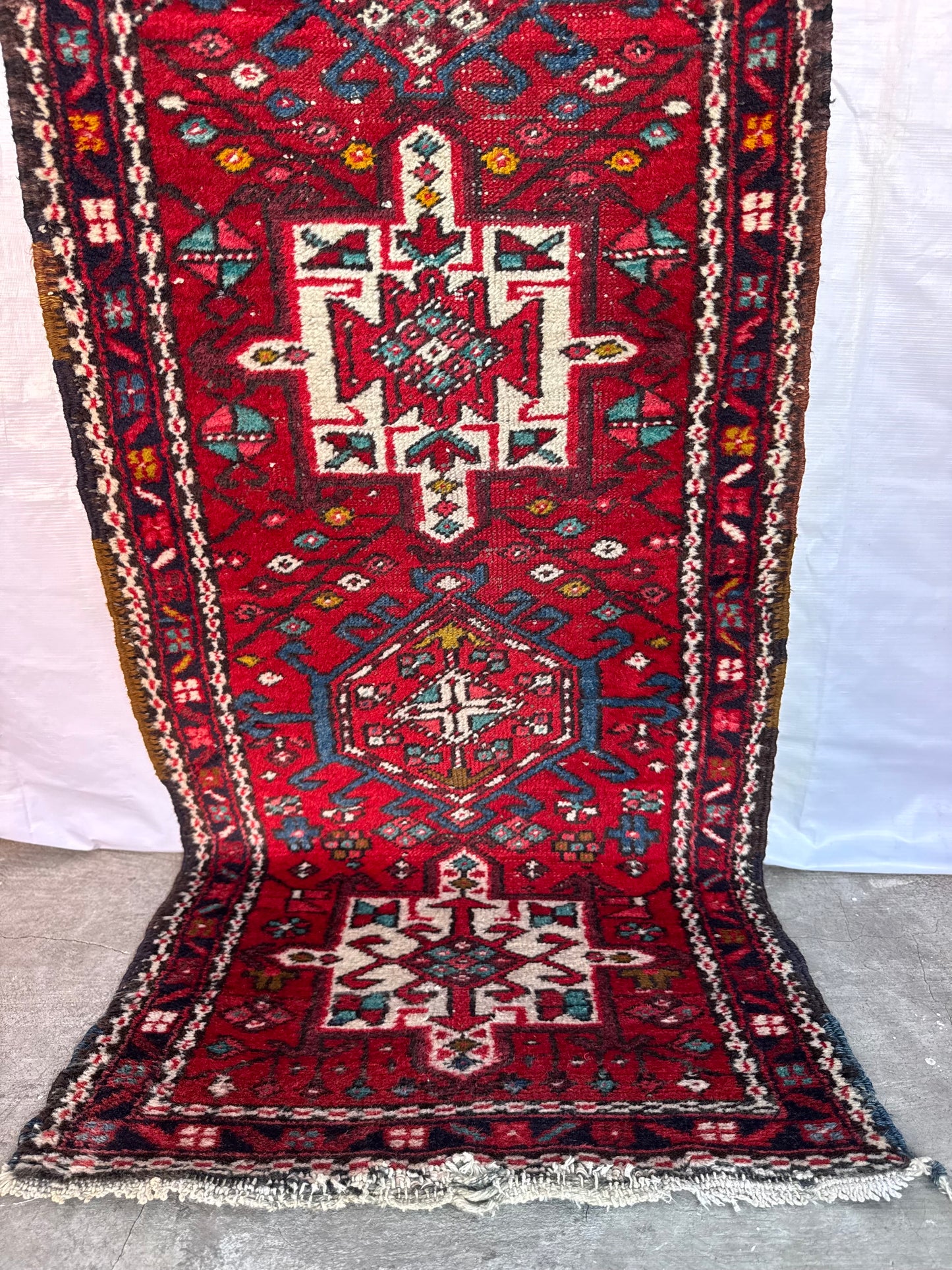 Handmade Persian Karaja Runner
270 x 98 cm | 8.37 x 2.17 ft