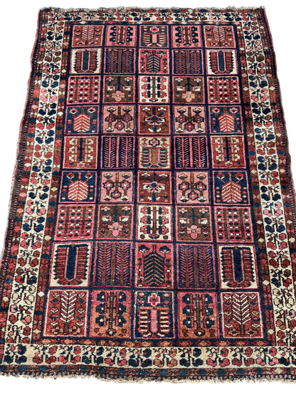 Handmade Persian Bakhtiar 197 x 136cm | 6.46 x 4.46 ft