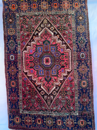 Handmade Persian Golthog 175 x 107 cm | 5.74 x 3.51 ft