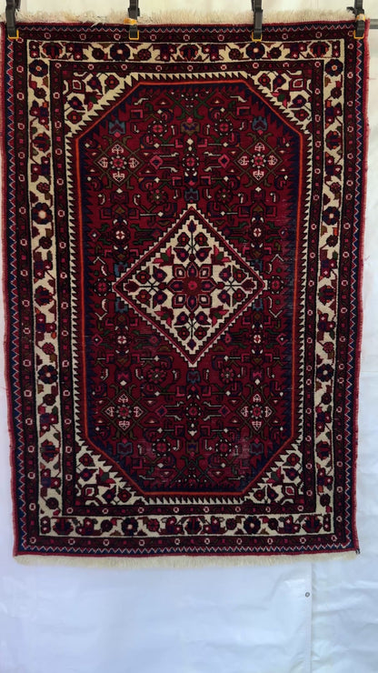 Handmade Persian Hosseinabad Rug 153 x 102 cm | 5 x 3.4 ft