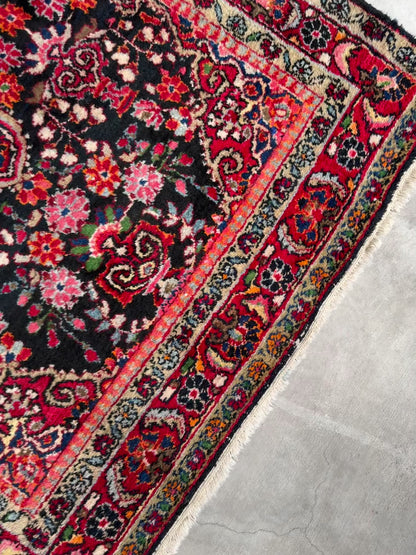 Handmade Persian Sarouk Rug 215 x 139 cm | 7.05 x 5 ft