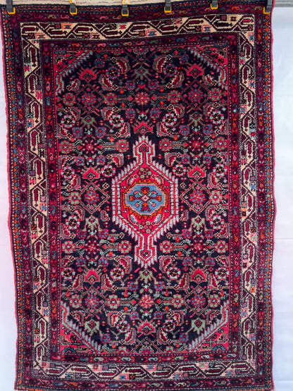 Handmade Persian Tuyserkan Rug 160 x 110cm | 5.25 x 3.61 ft