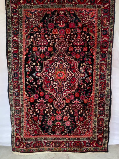Handmade Persian Sarouk Rug 215 x 139 cm | 7.05 x 5 ft
