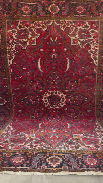 Handmade Persian Heriz Rug 350 x 240 cm | 11.5 x 7.9 ft